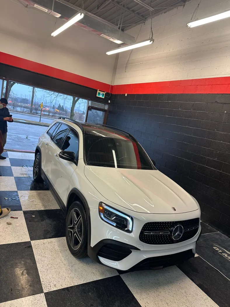 Mercedes GLB 250 AMG Package photo 3