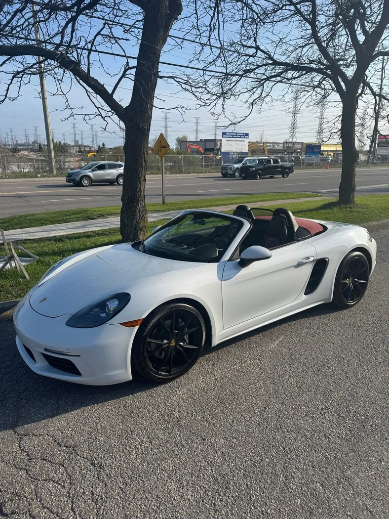 Porsche Boxster 718 photo 3