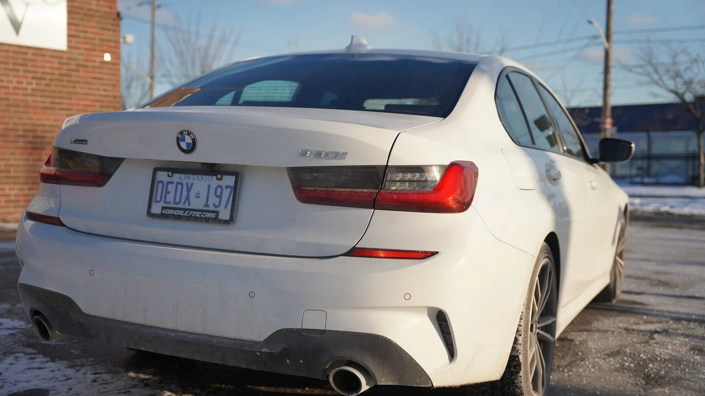 BMW 3 Series photo 3