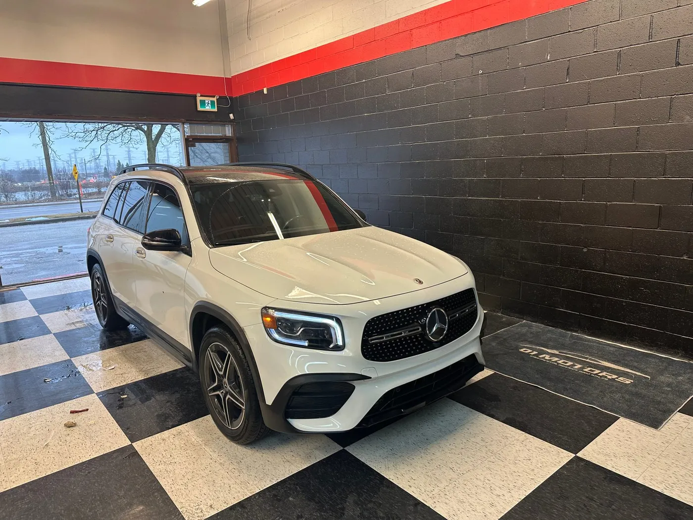 Mercedes GLB 250 AMG Package photo 2