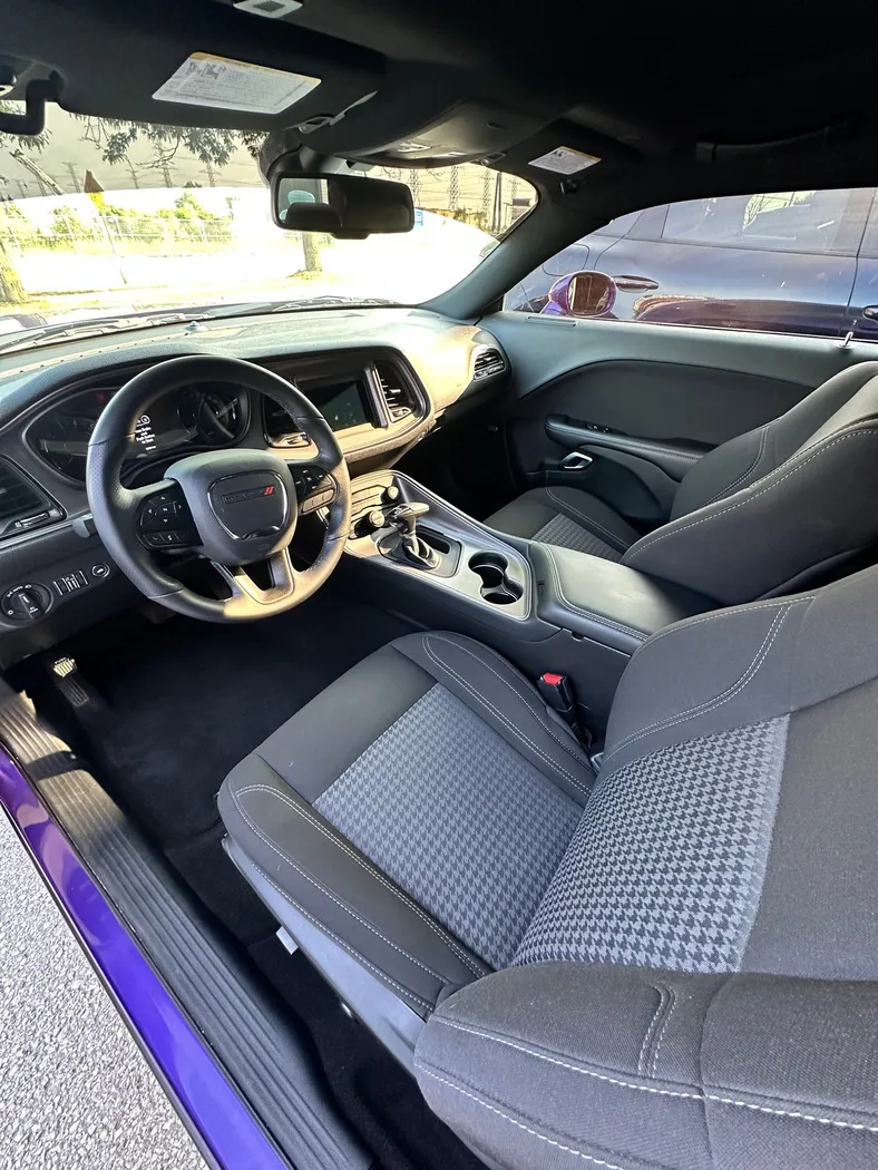 Dodge Challenger photo 4