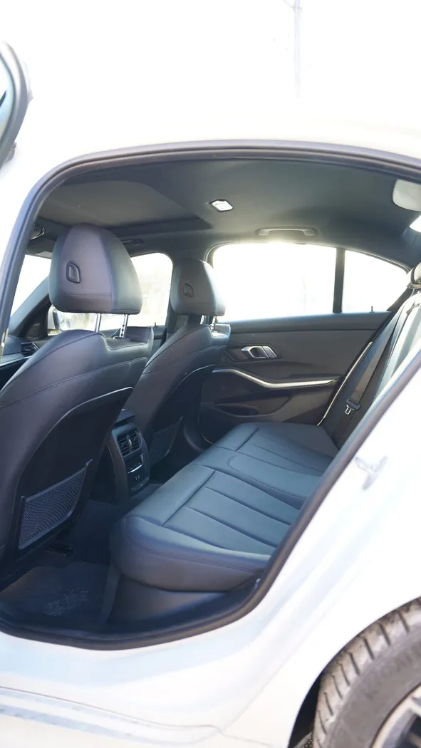 BMW 3 Series photo 5
