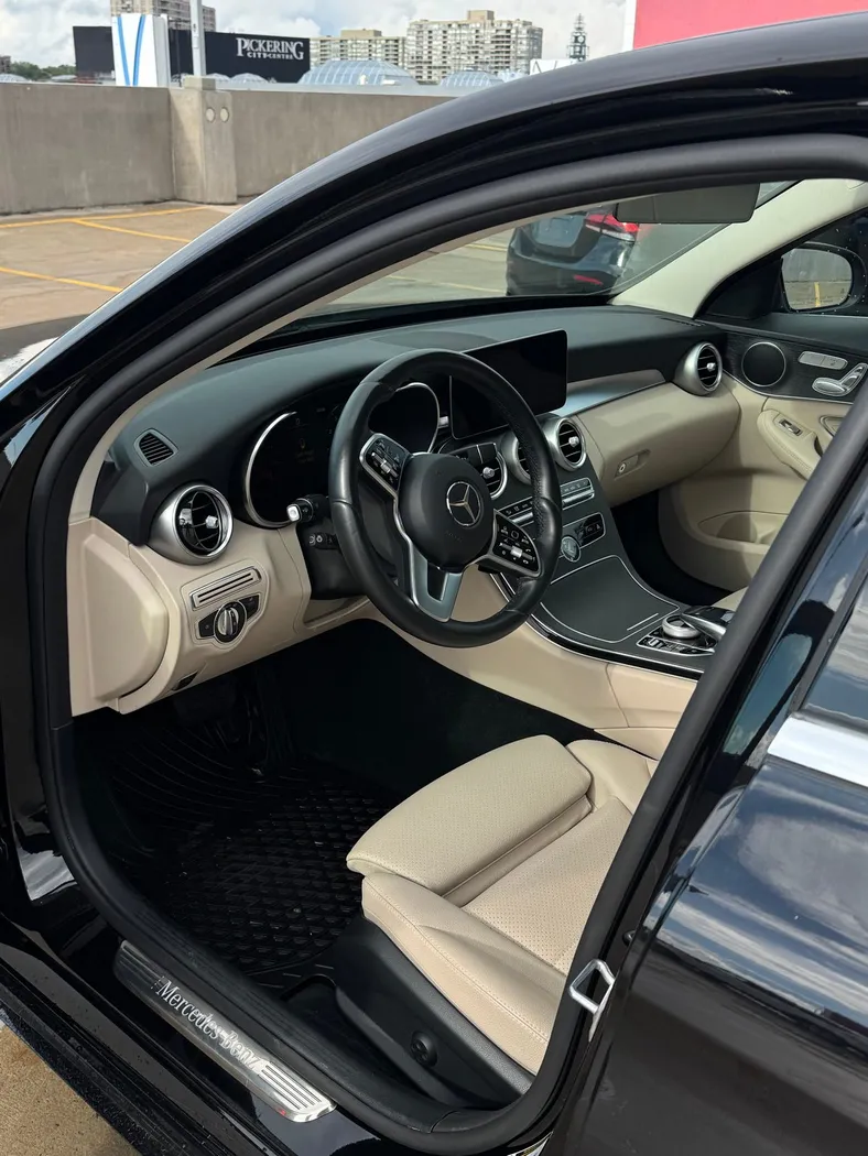 Mercedes C300 AMG White interior photo 5