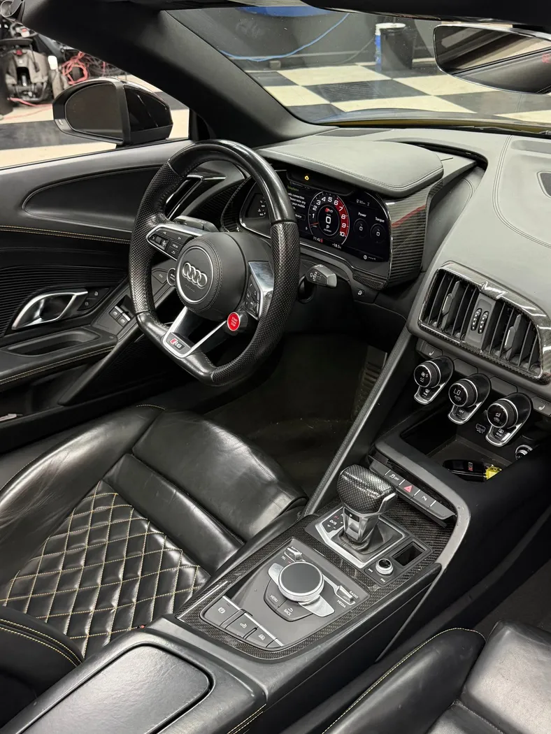 Audi R8 V10 Black photo 6