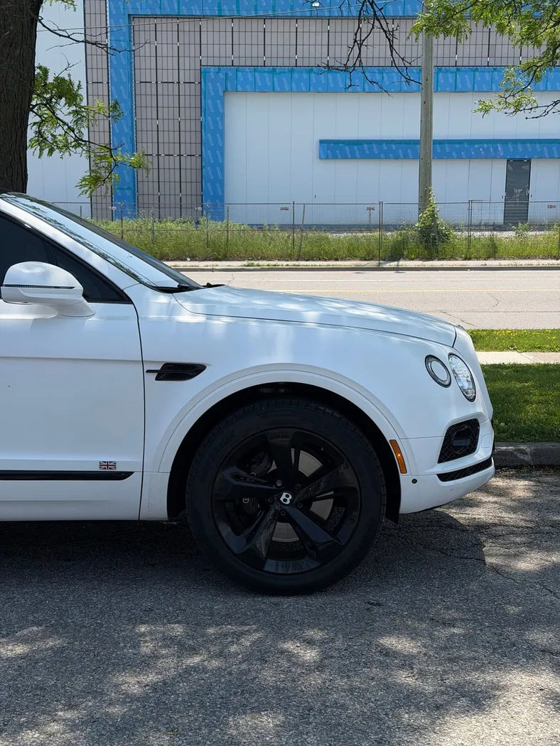Bentley Bentayga photo 9